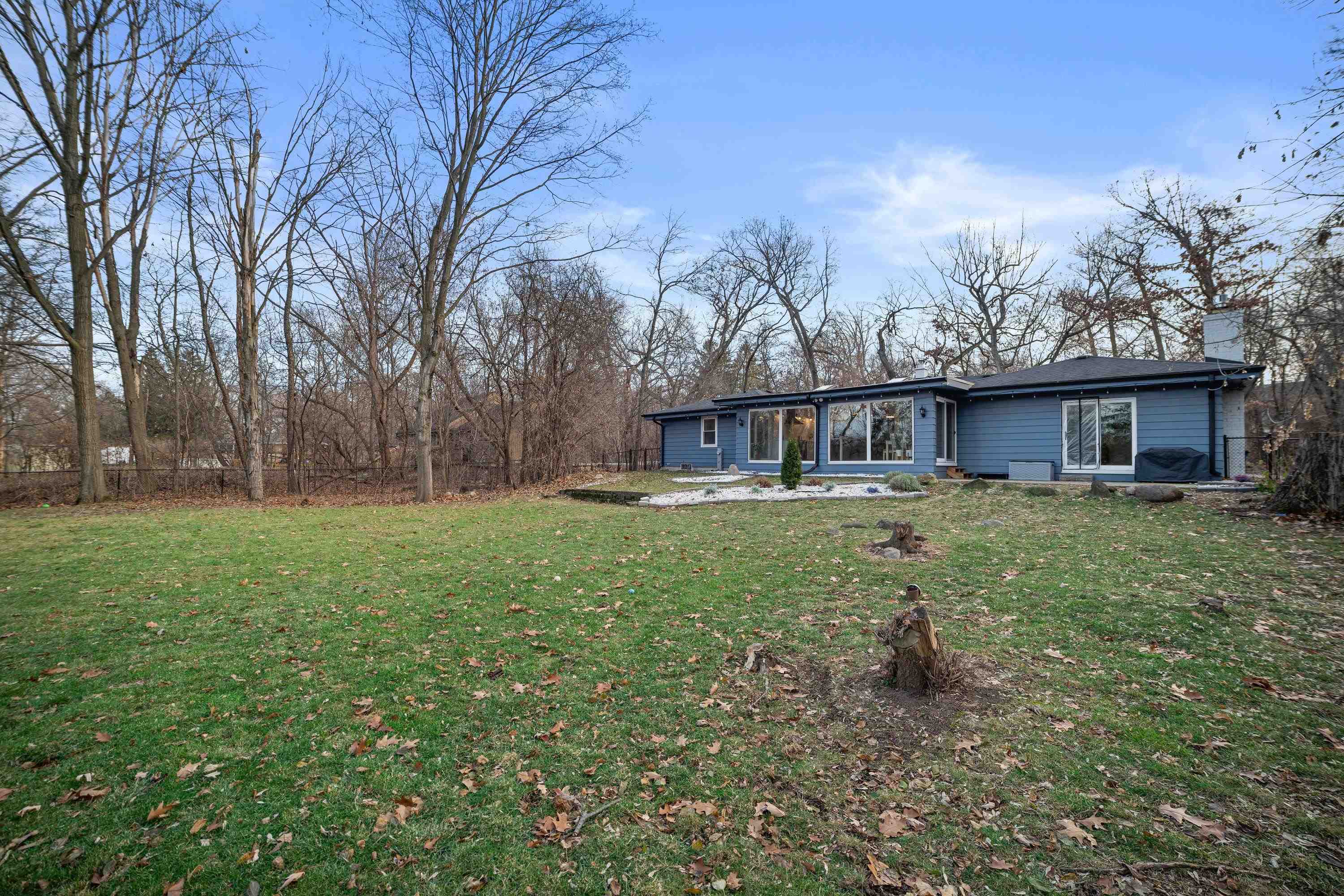 N9W23900 Sherwood Drive