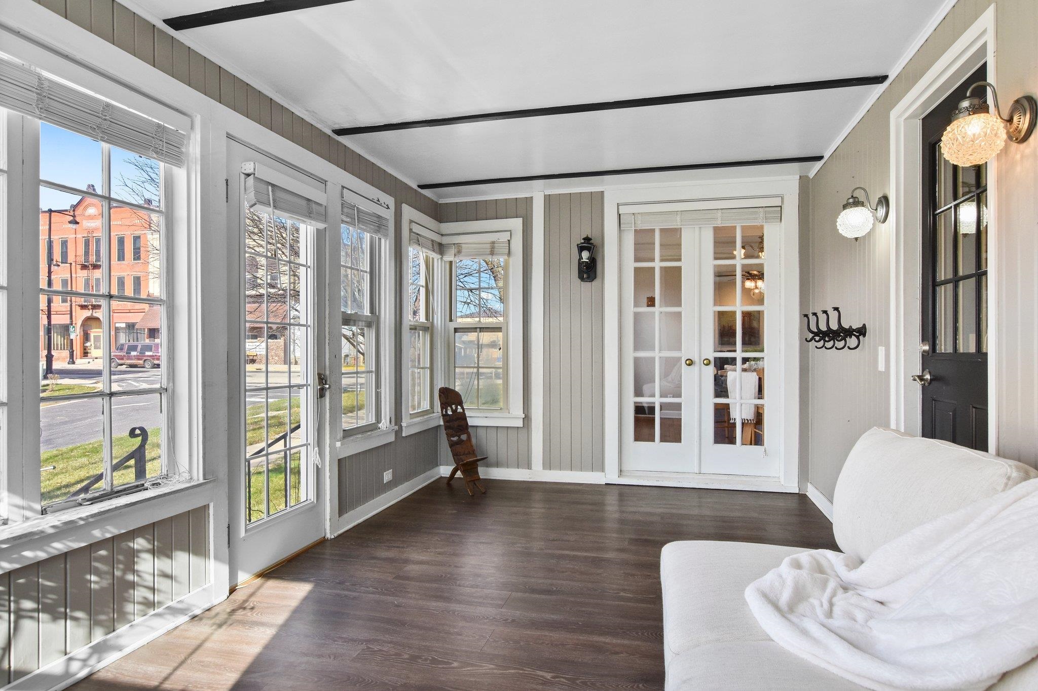 206 N Ludington Street