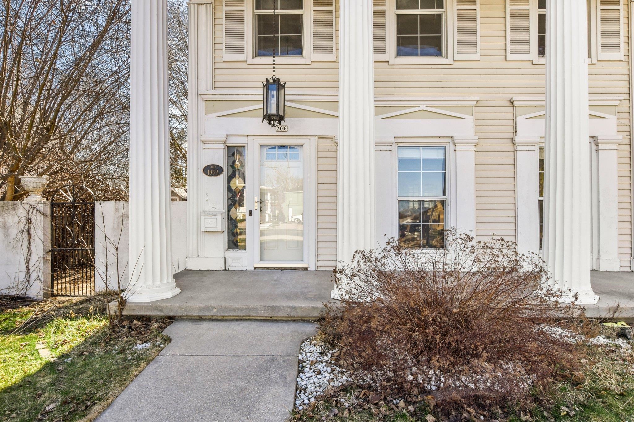 206 N Ludington Street