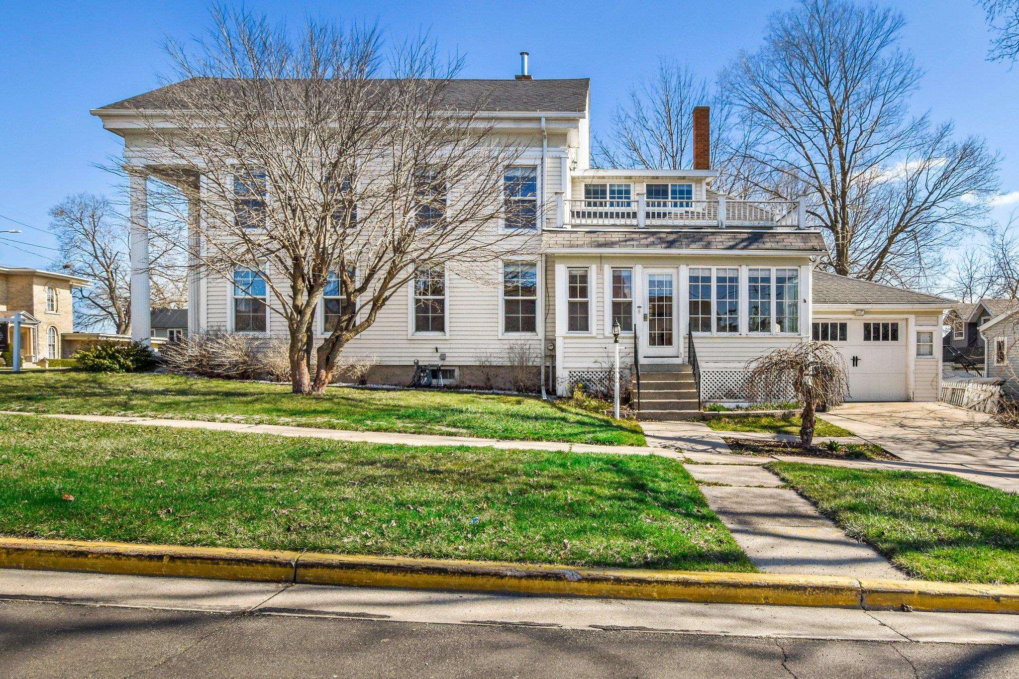 206 N Ludington Street