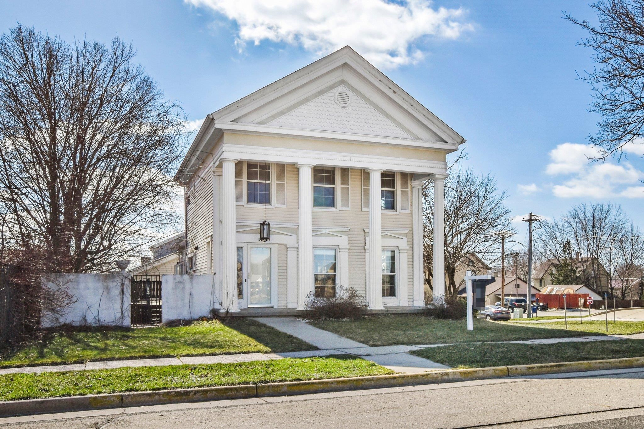 206 N Ludington Street