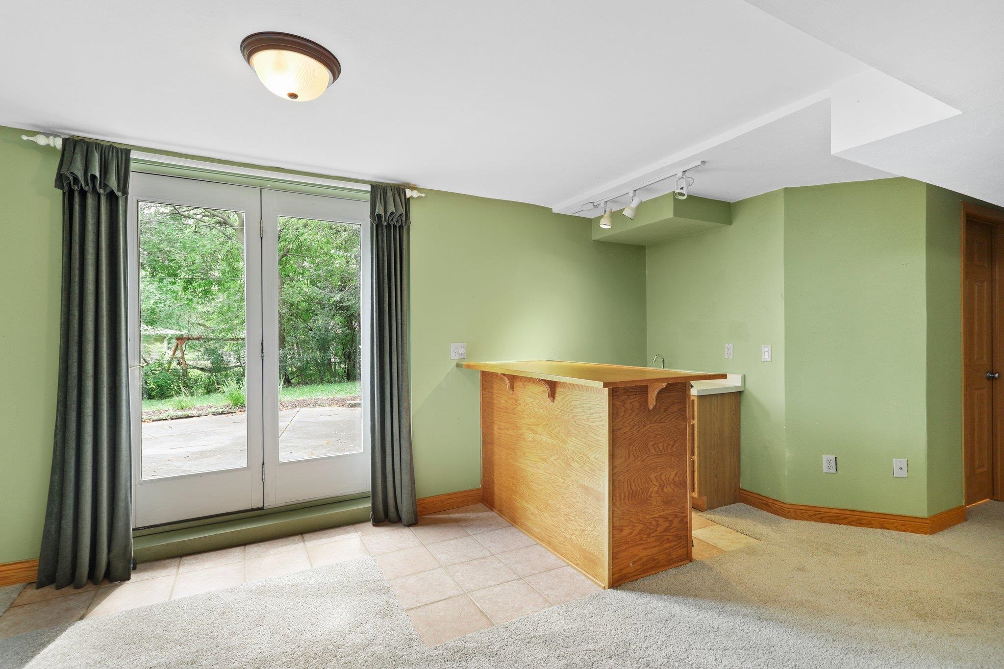 6109 Mulberry Circle