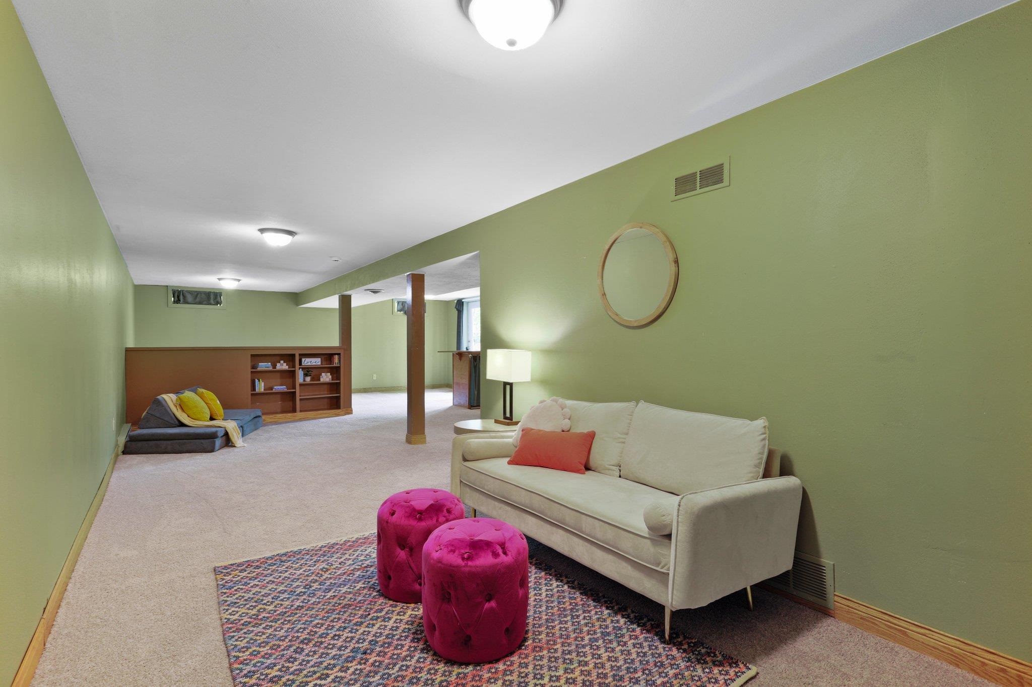 6109 Mulberry Circle