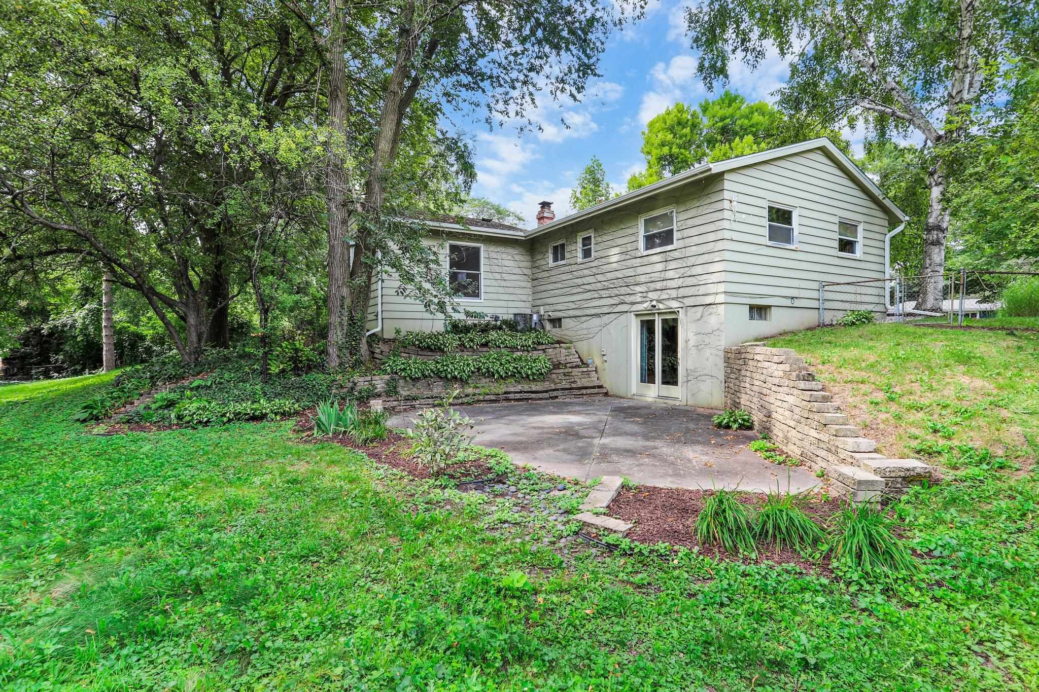 6109 Mulberry Circle