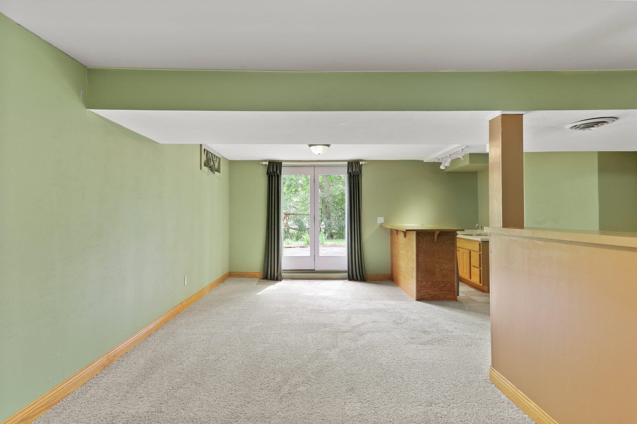 6109 Mulberry Circle