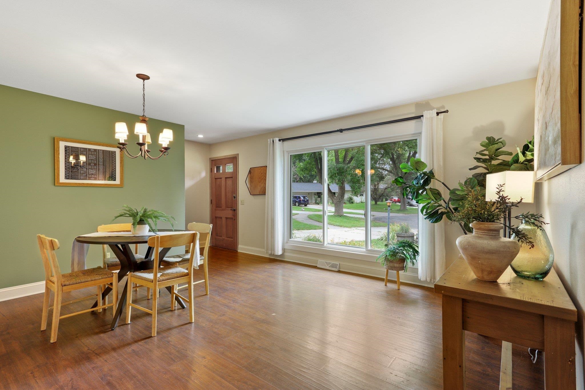 6109 Mulberry Circle