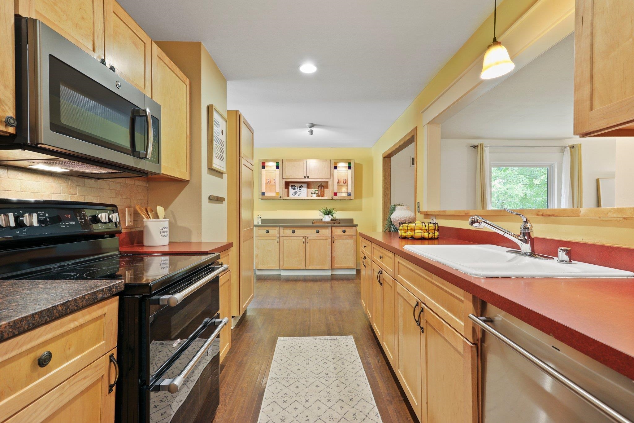 6109 Mulberry Circle