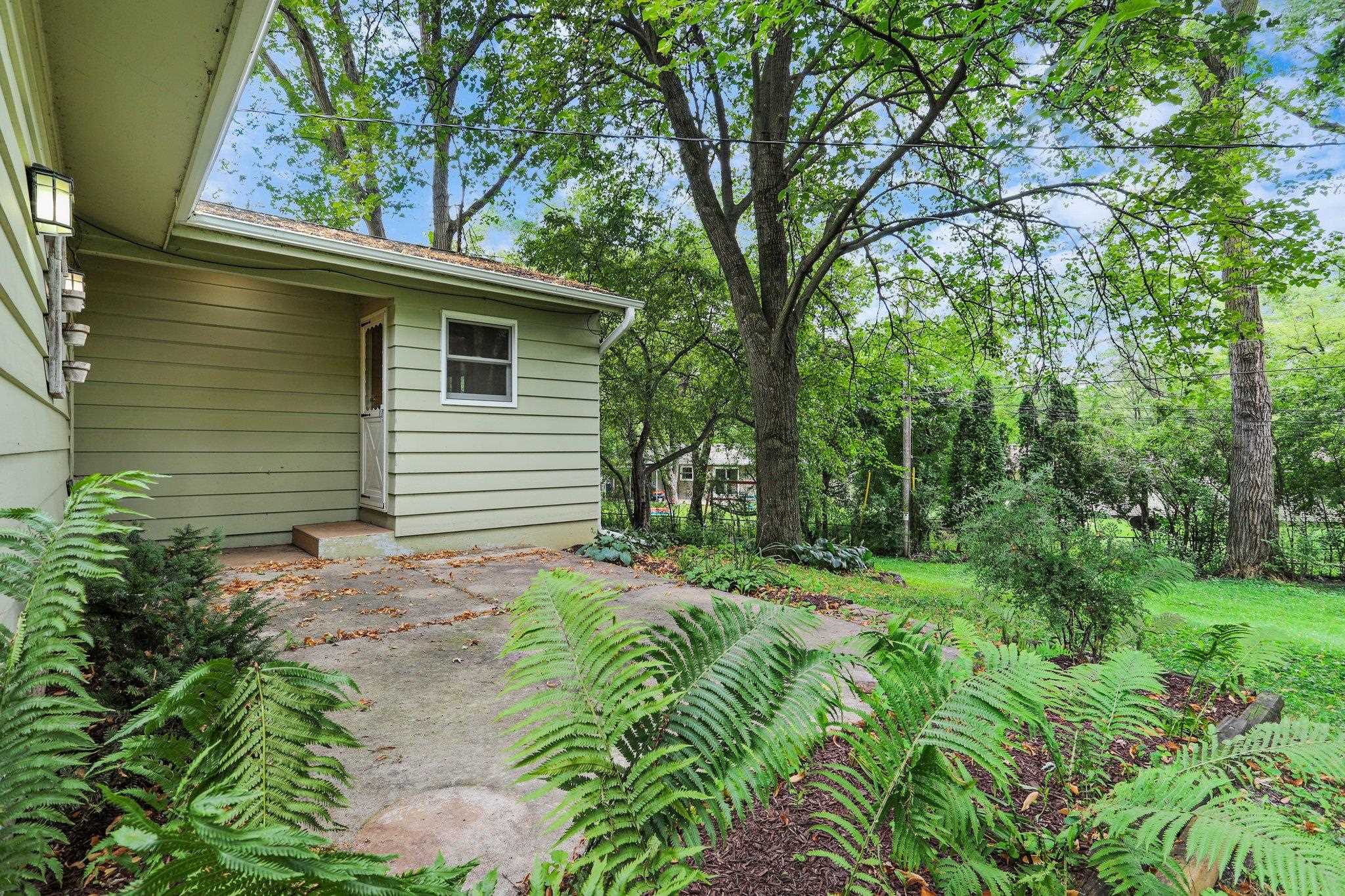 6109 Mulberry Circle