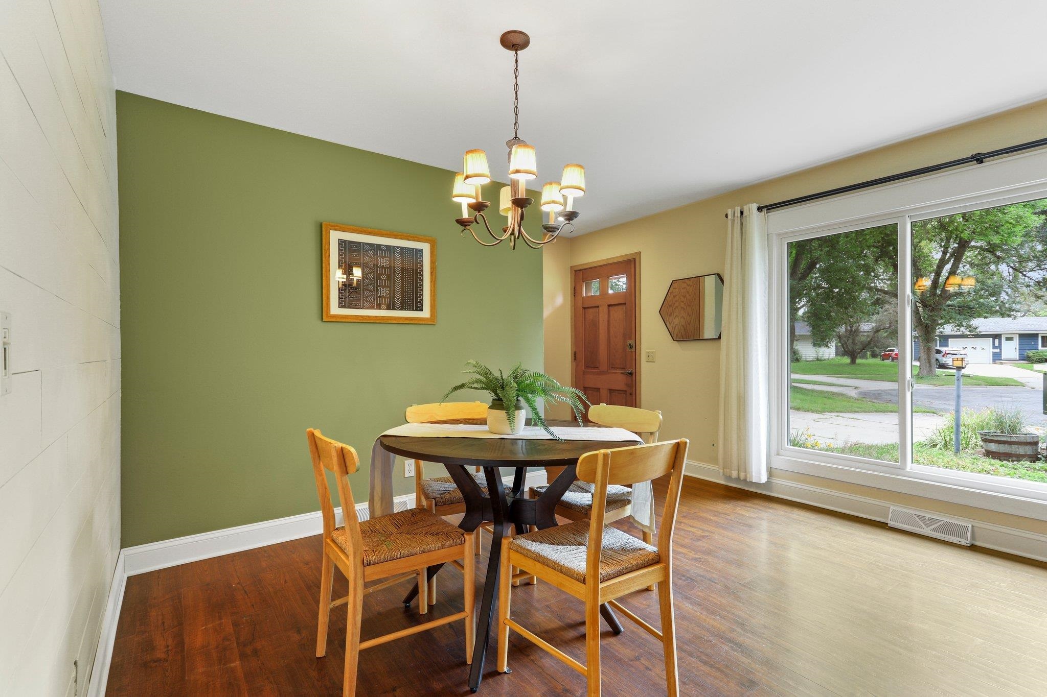 6109 Mulberry Circle