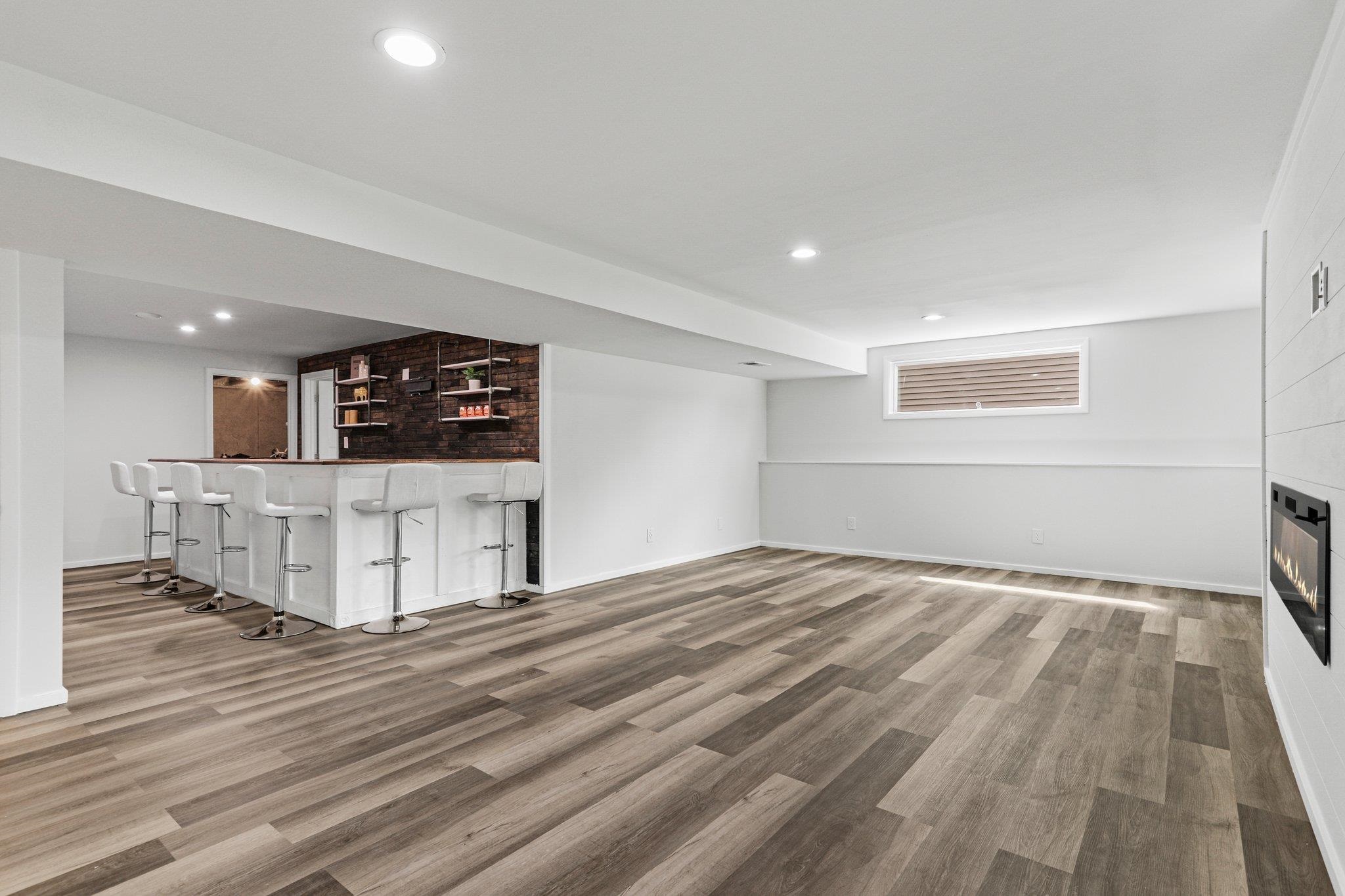 1812 Waterfall Way