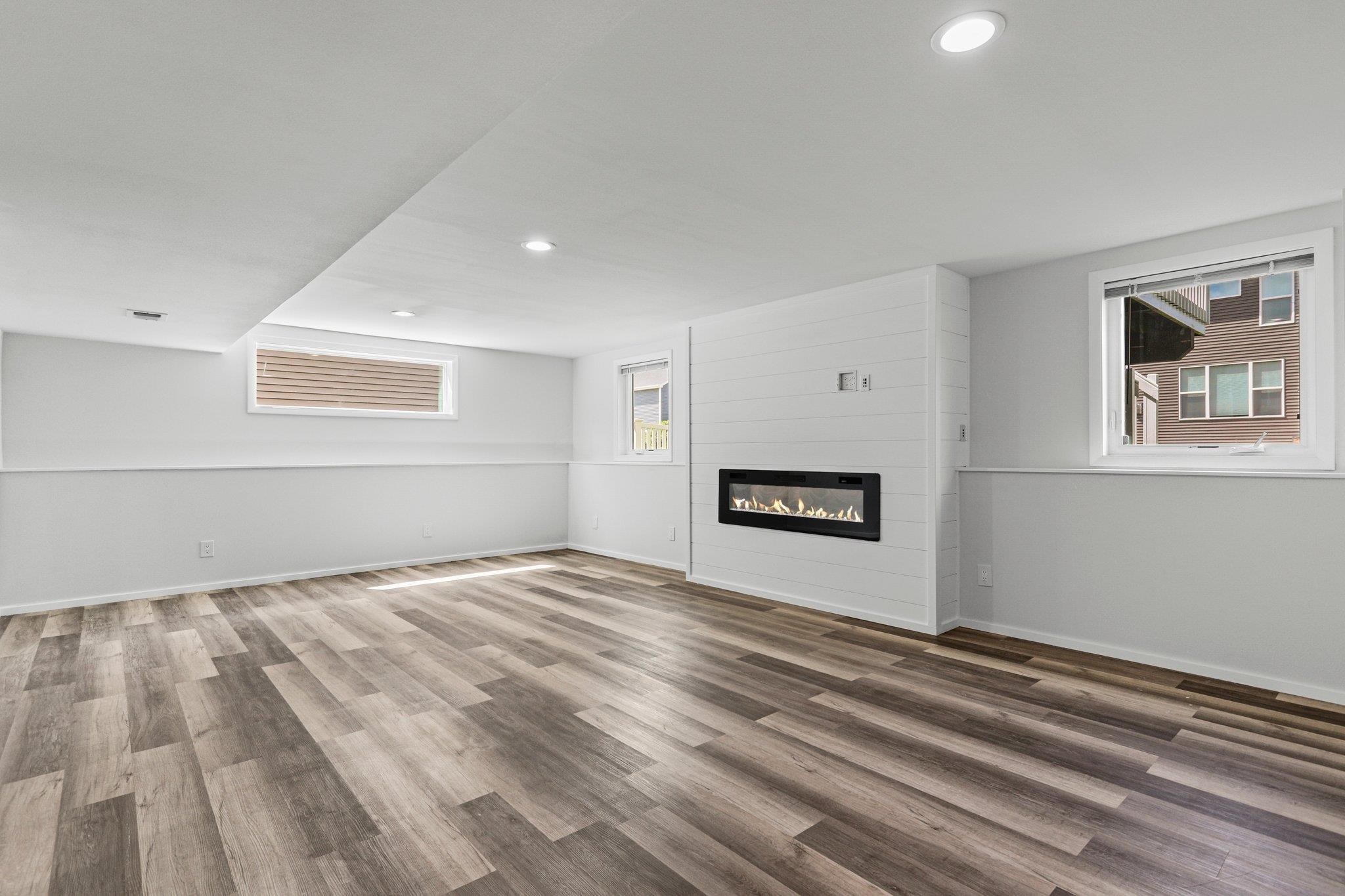 1812 Waterfall Way
