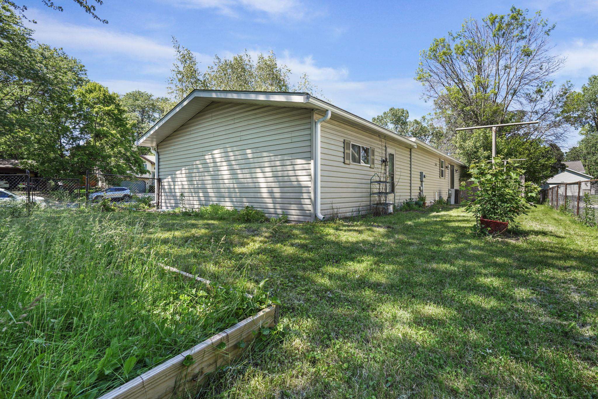 4387 Crescent Road
