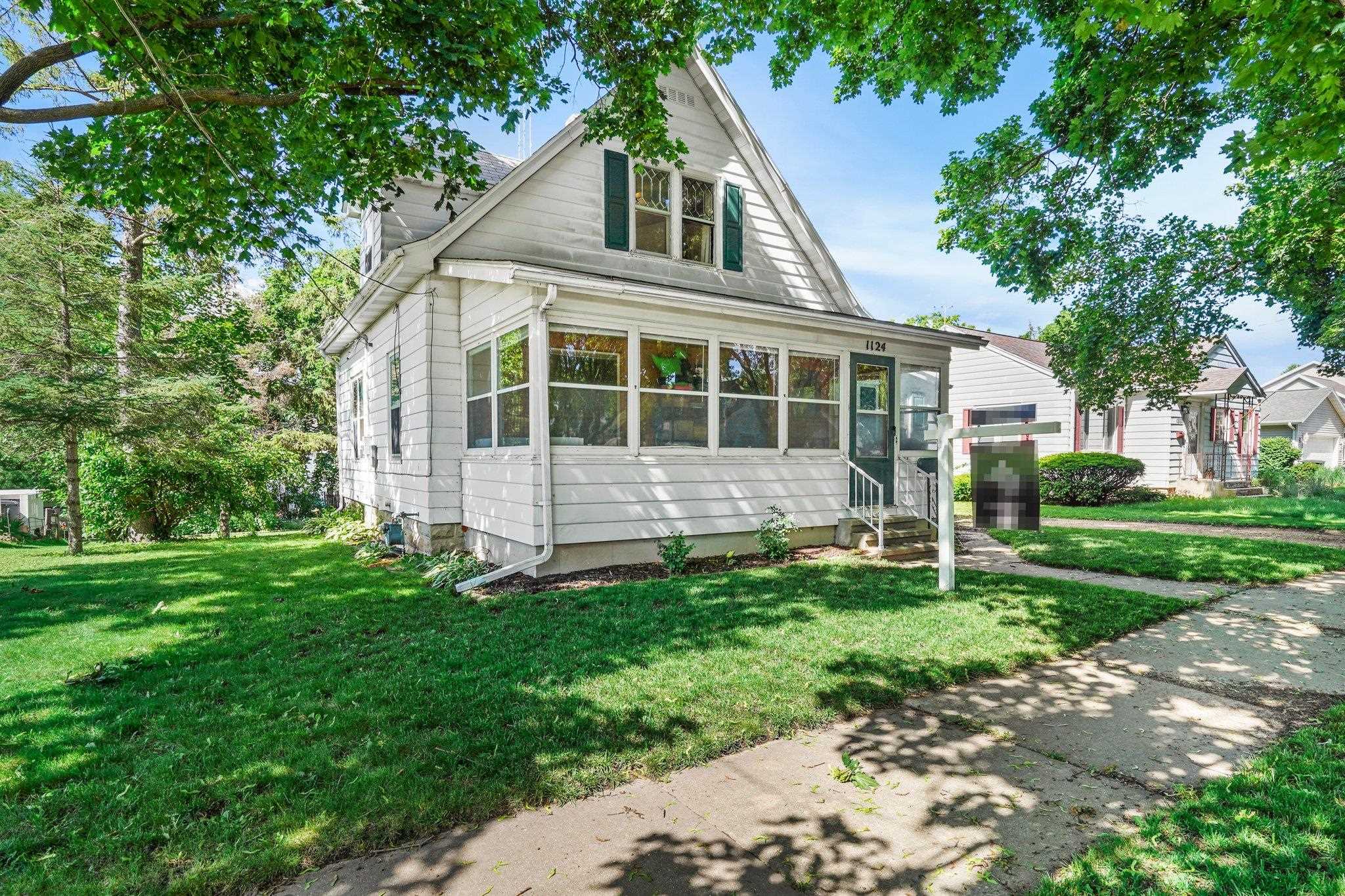 1124 Moline Street