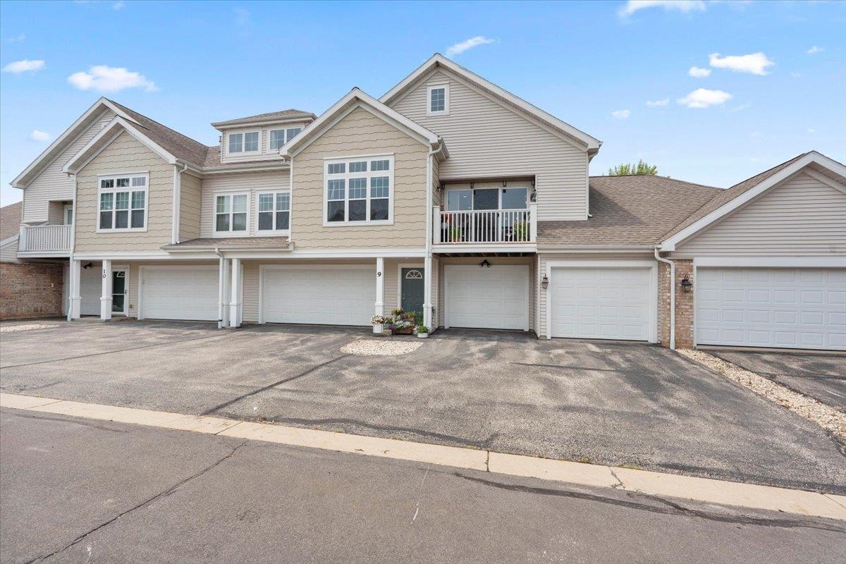 16 Corner Stone Way Unit: 9