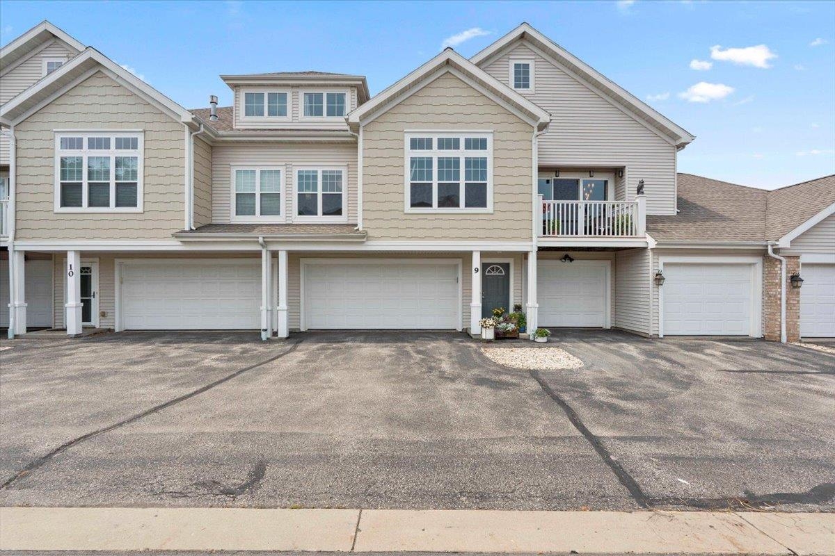 16 Corner Stone Way Unit: 9
