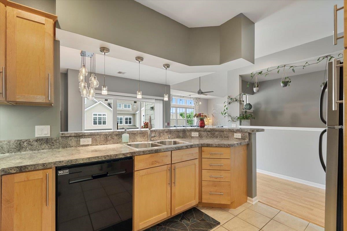 16 Corner Stone Way Unit: 9