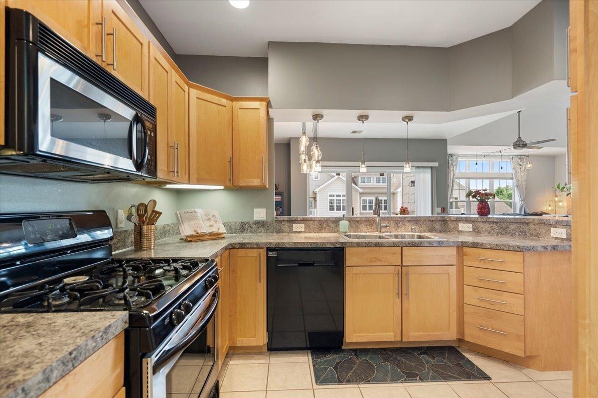 16 Corner Stone Way Unit: 9