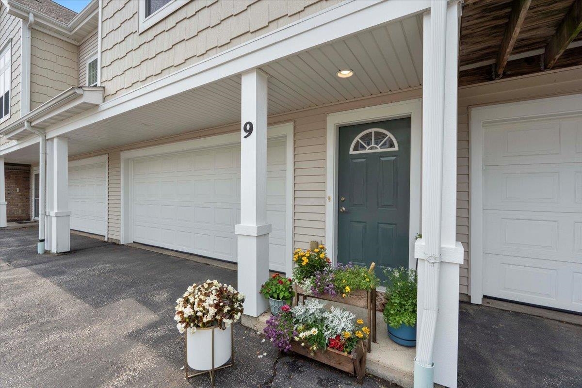 16 Corner Stone Way Unit: 9