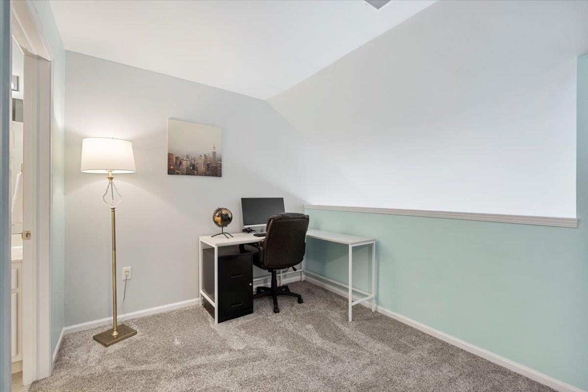 16 Corner Stone Way Unit: 9