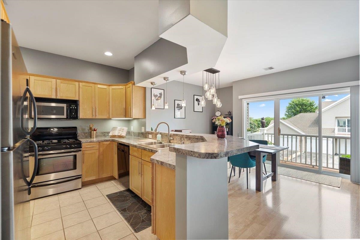 16 Corner Stone Way Unit: 9