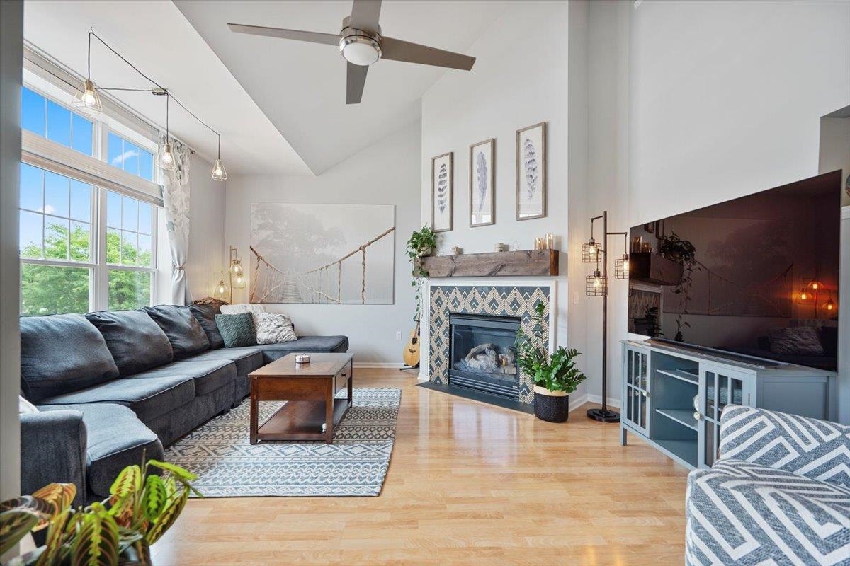 16 Corner Stone Way Unit: 9