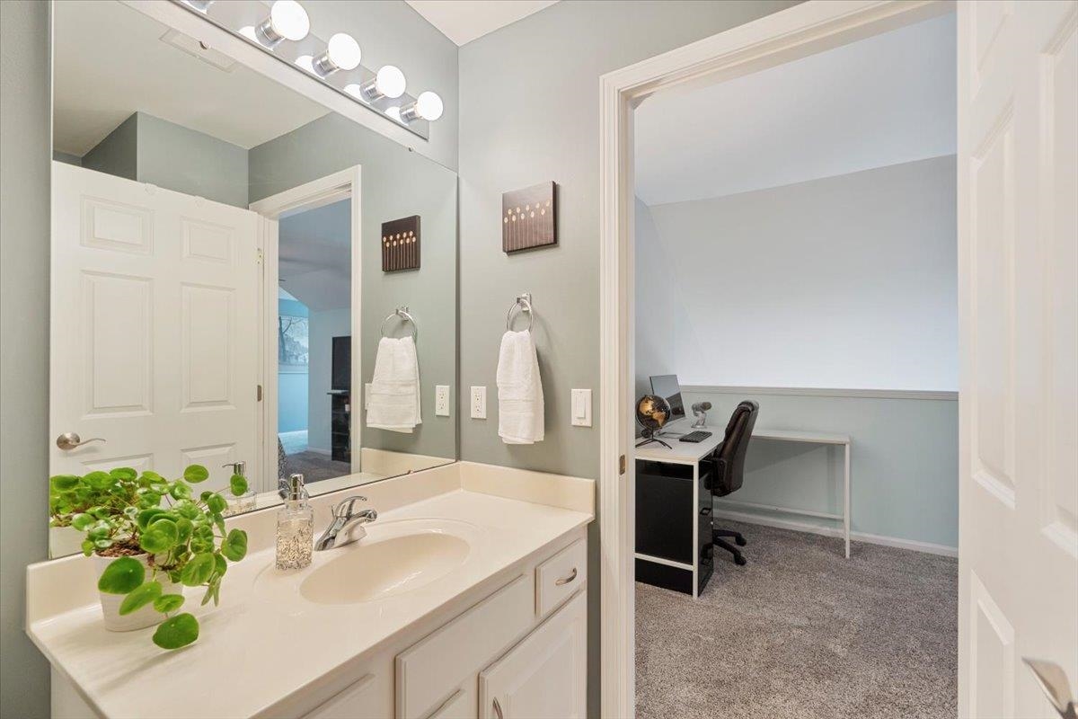 16 Corner Stone Way Unit: 9