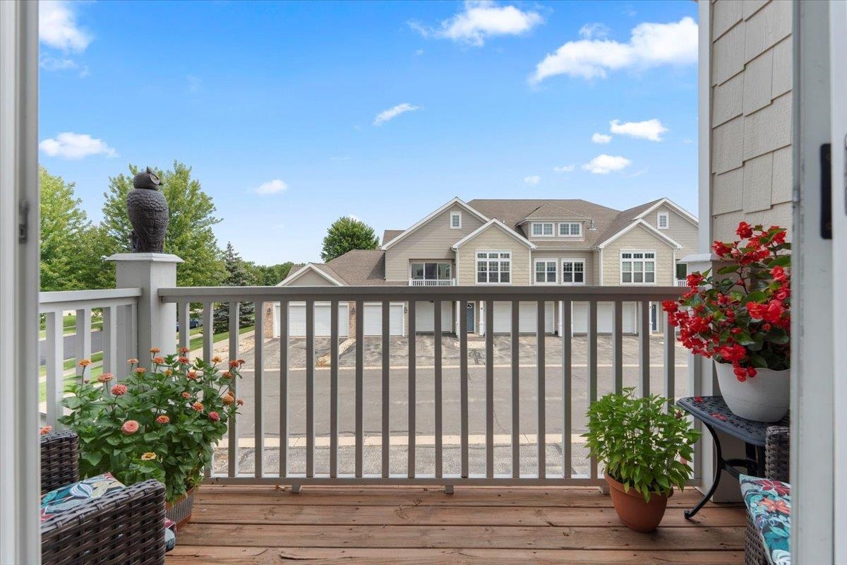 16 Corner Stone Way Unit: 9