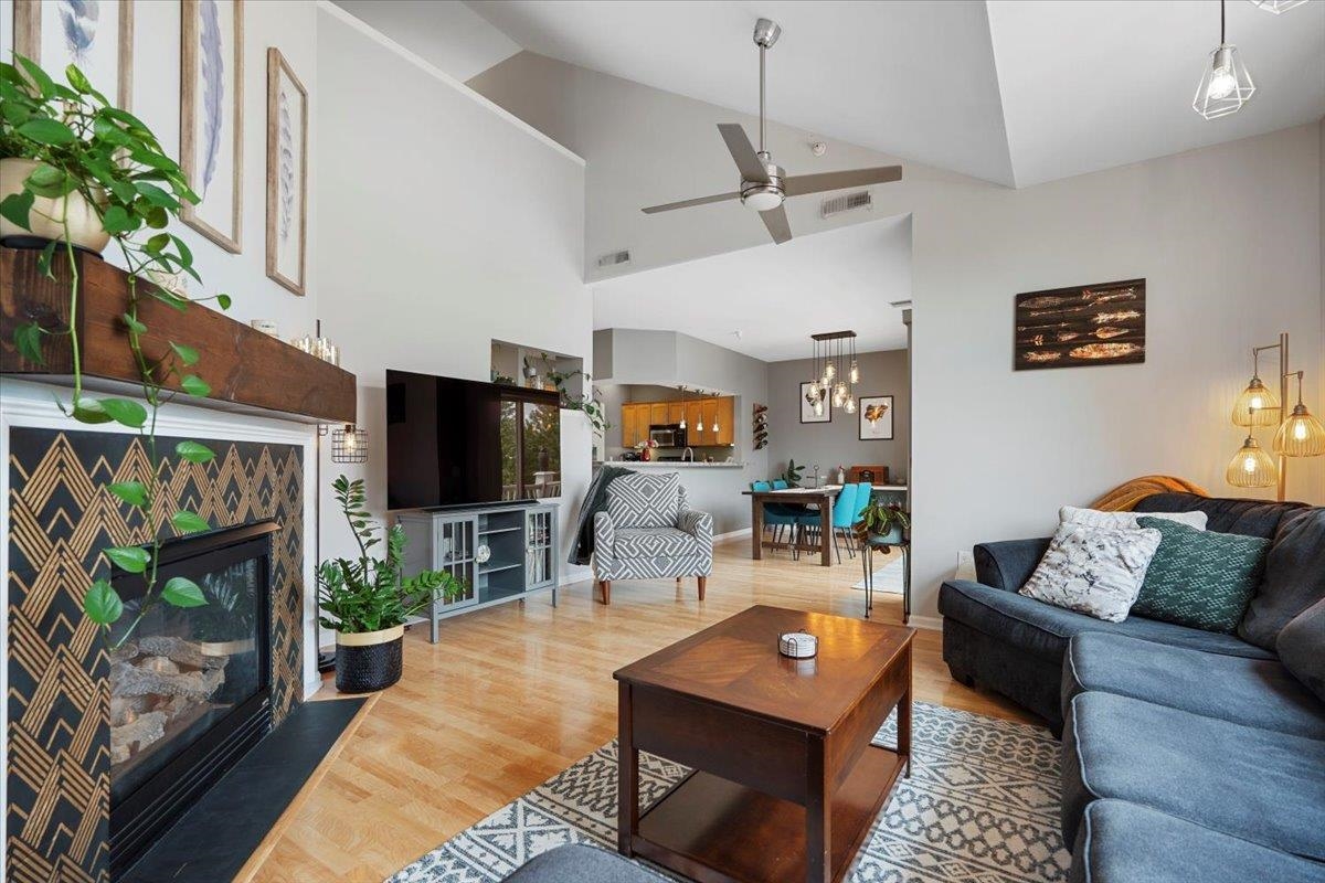 16 Corner Stone Way Unit: 9