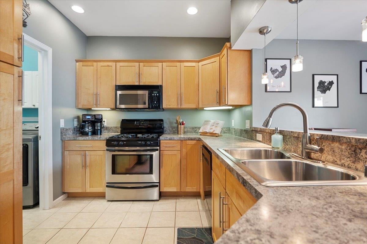 16 Corner Stone Way Unit: 9