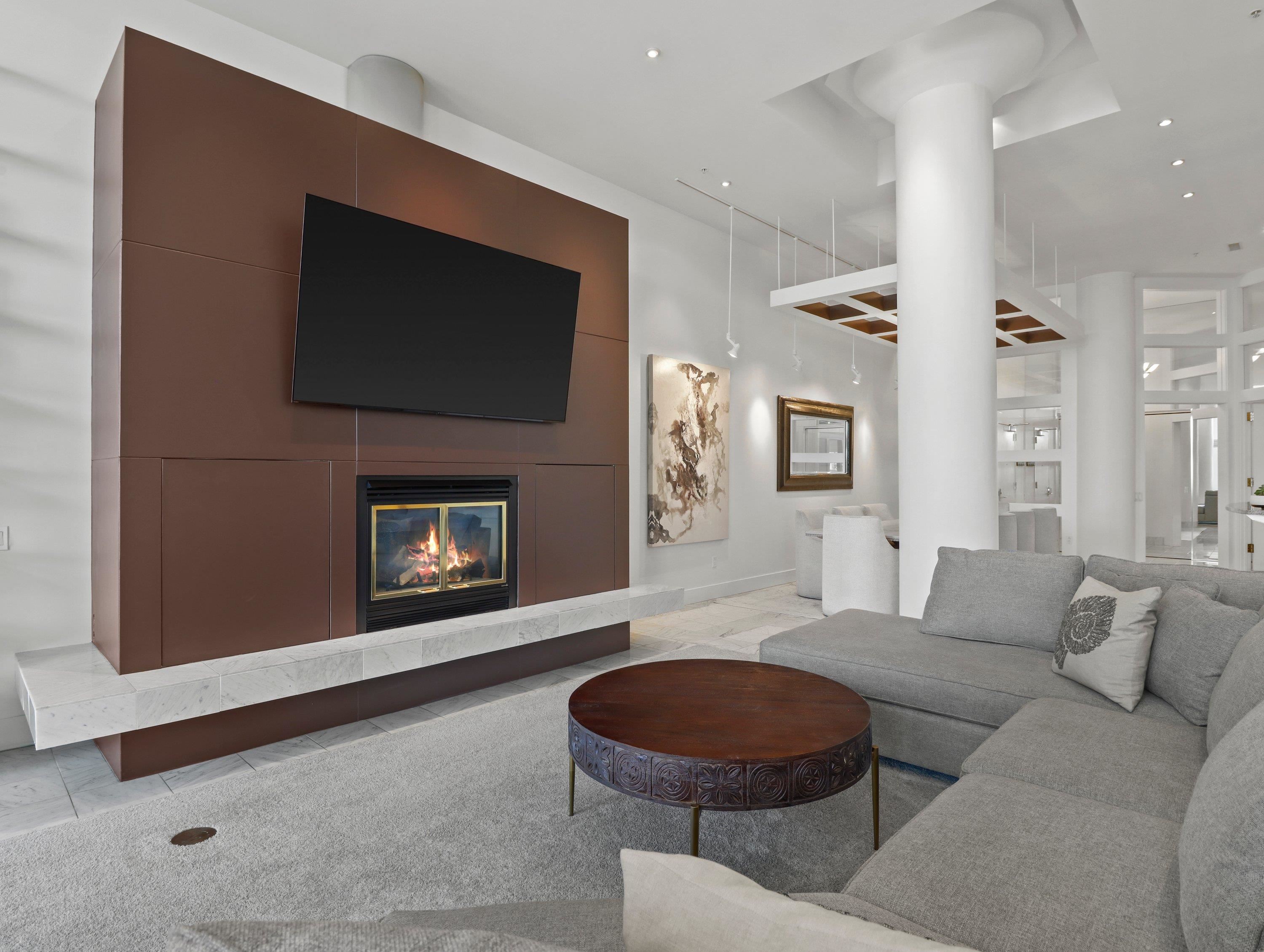 155 E Wilson Street 101