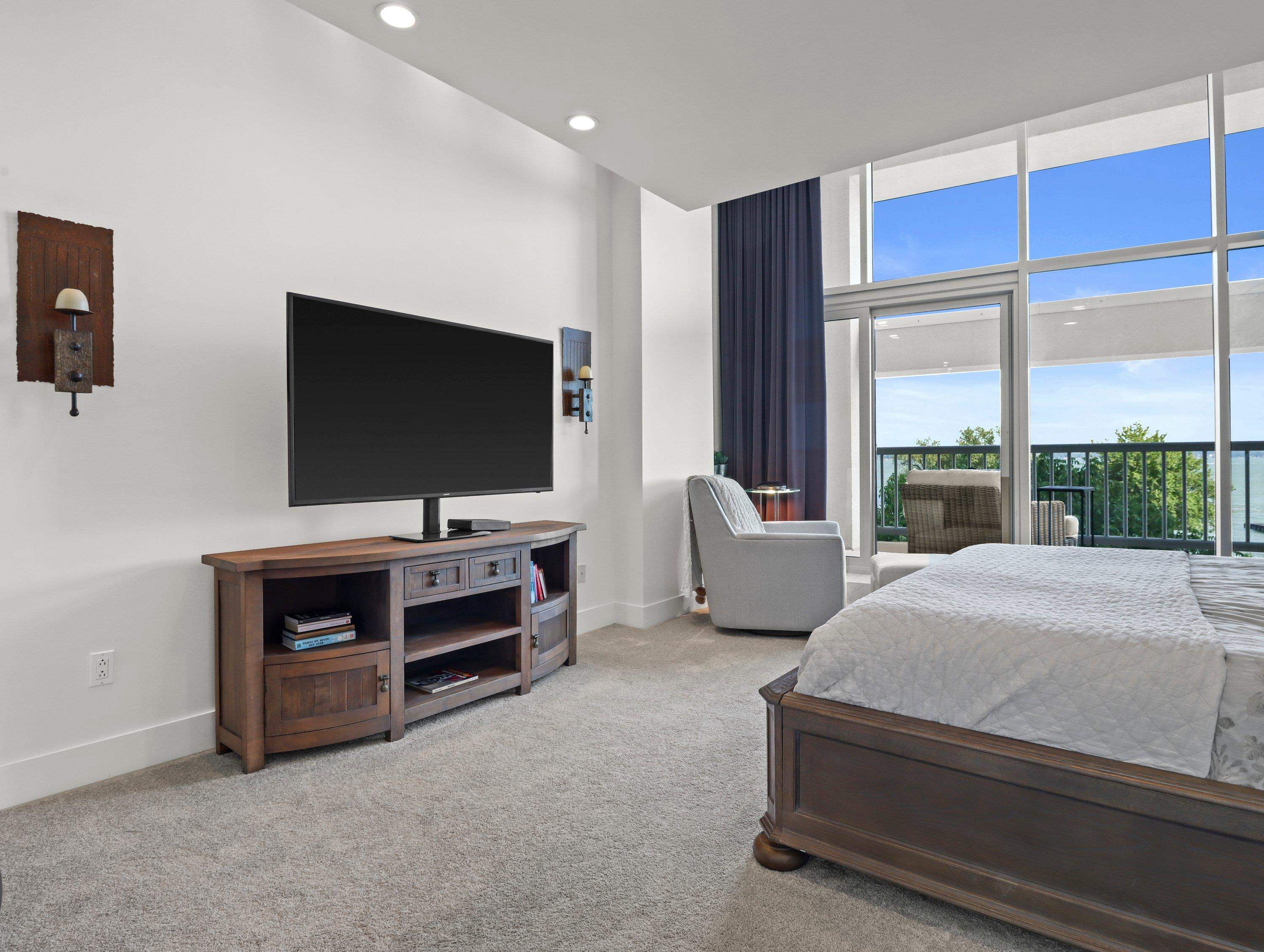 155 E Wilson Street 101