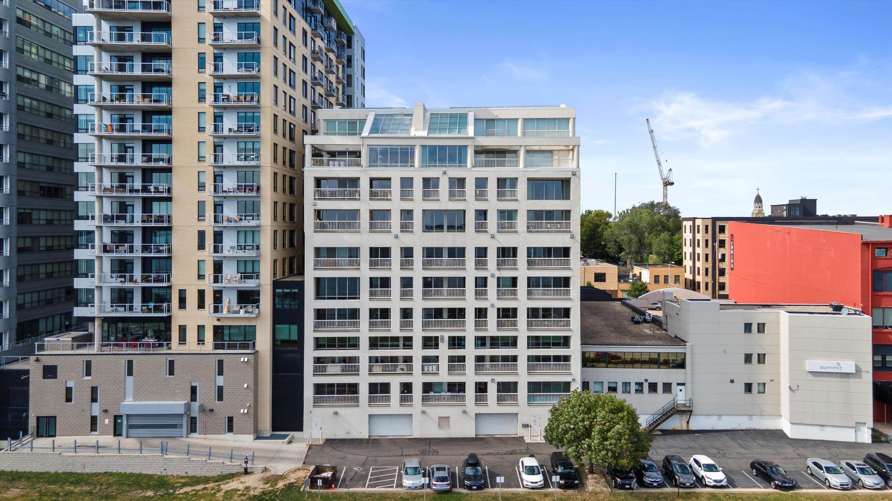 155 E Wilson Street 101