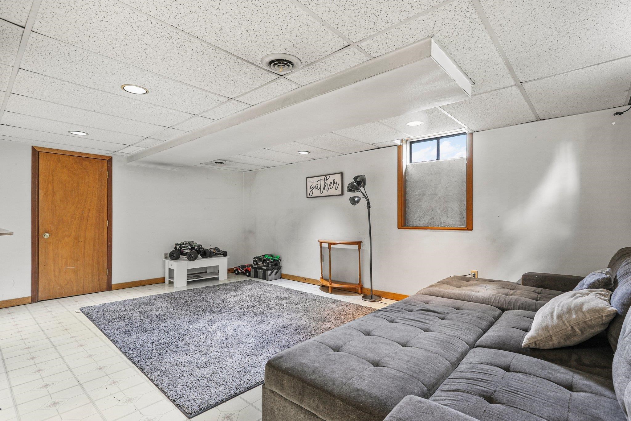 1505 Lawnview Lane