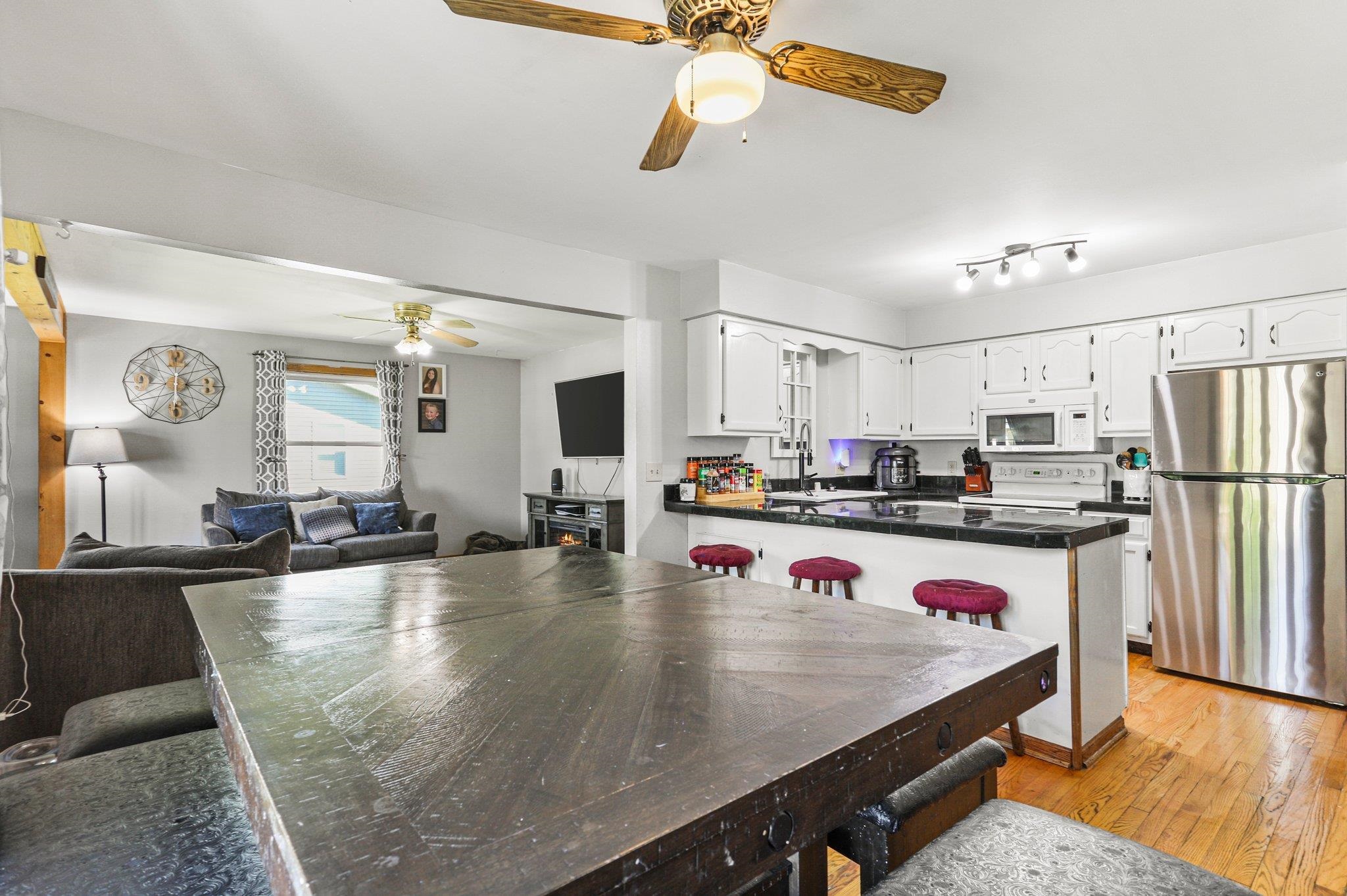 1505 Lawnview Lane