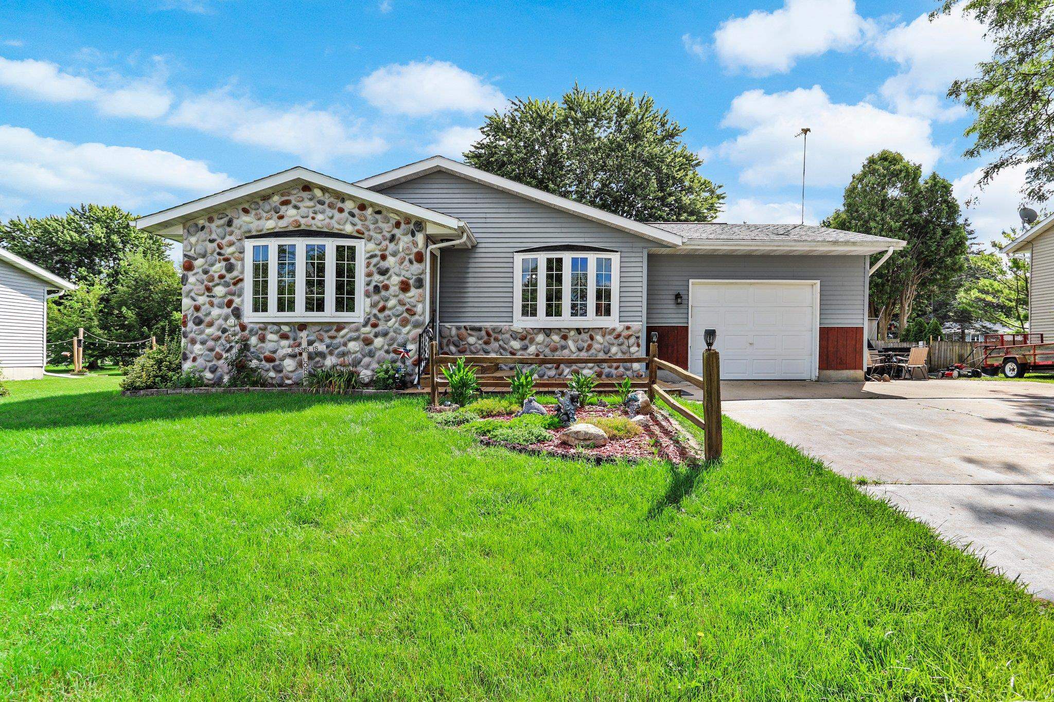 1505 Lawnview Lane