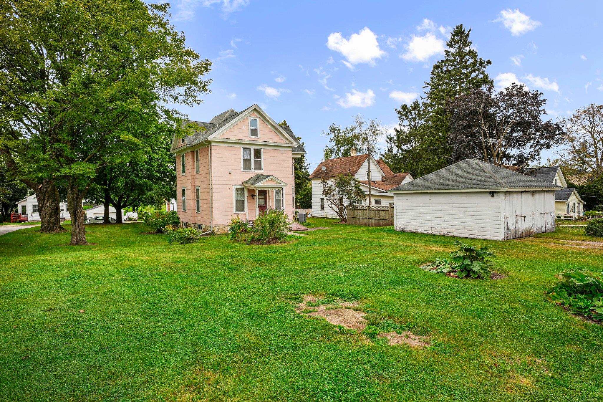 317 W Division Street