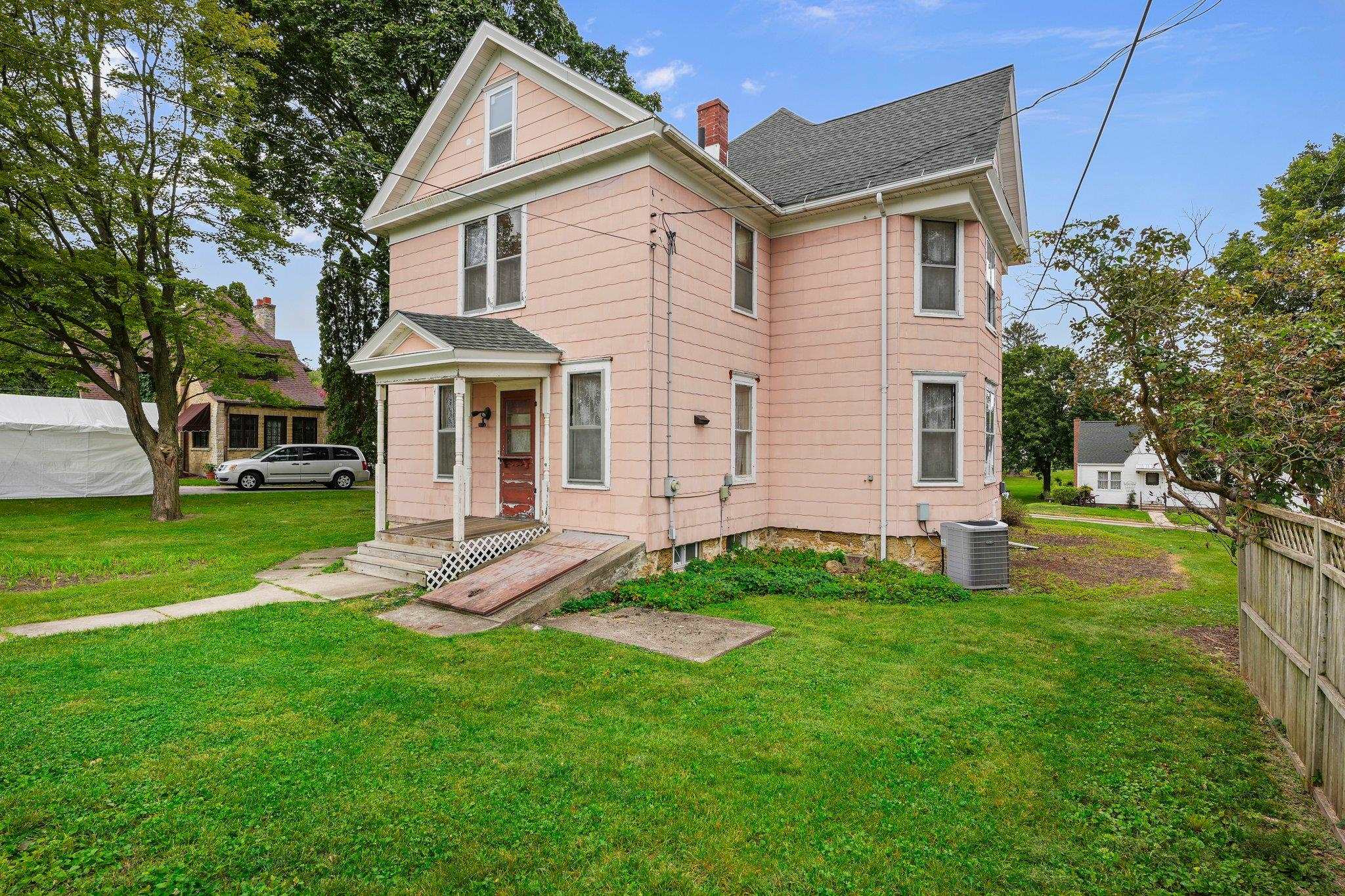317 W Division Street