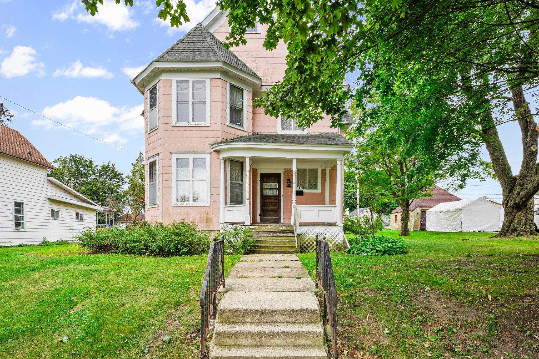 317 W Division Street