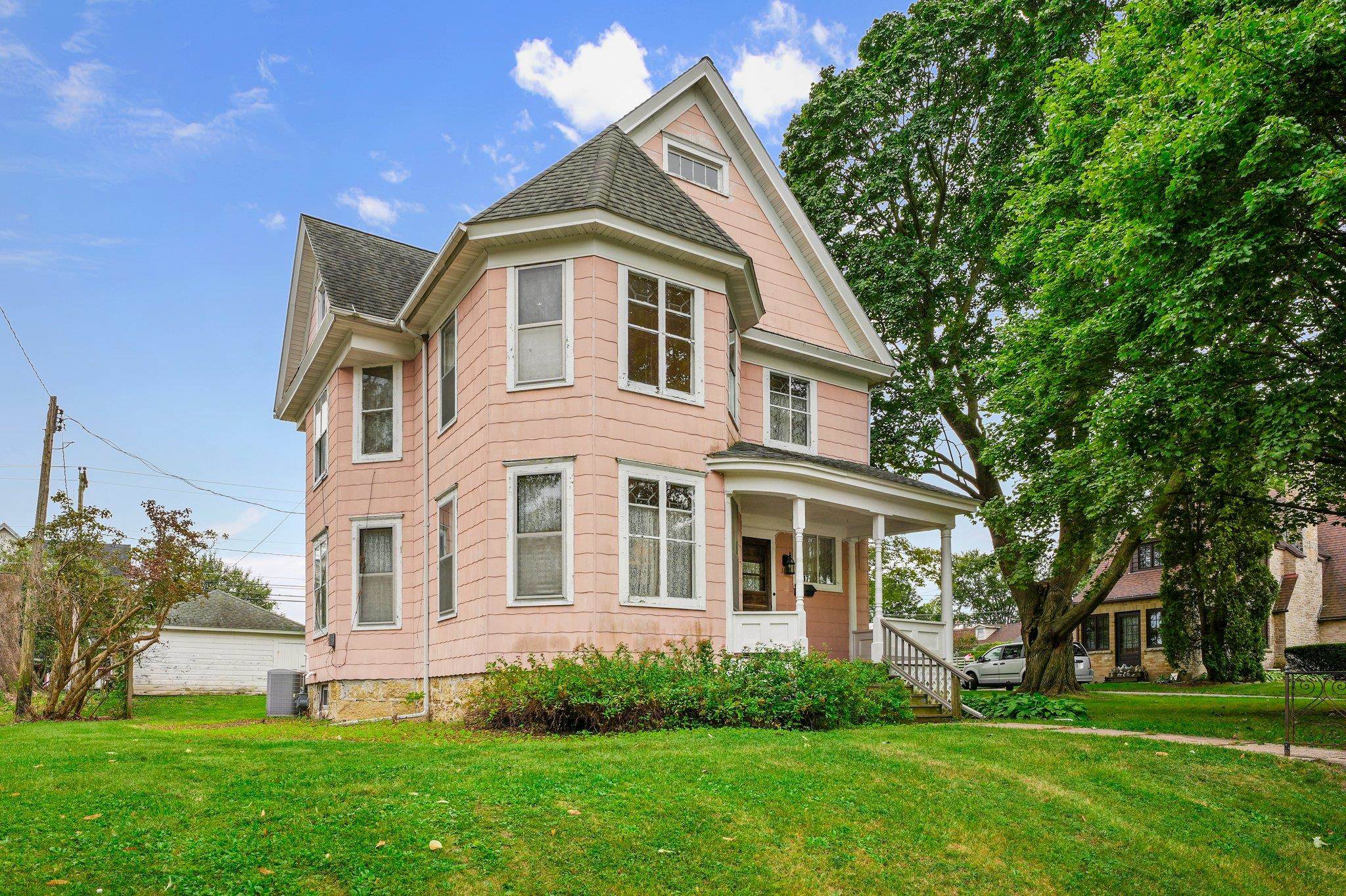 317 W Division Street
