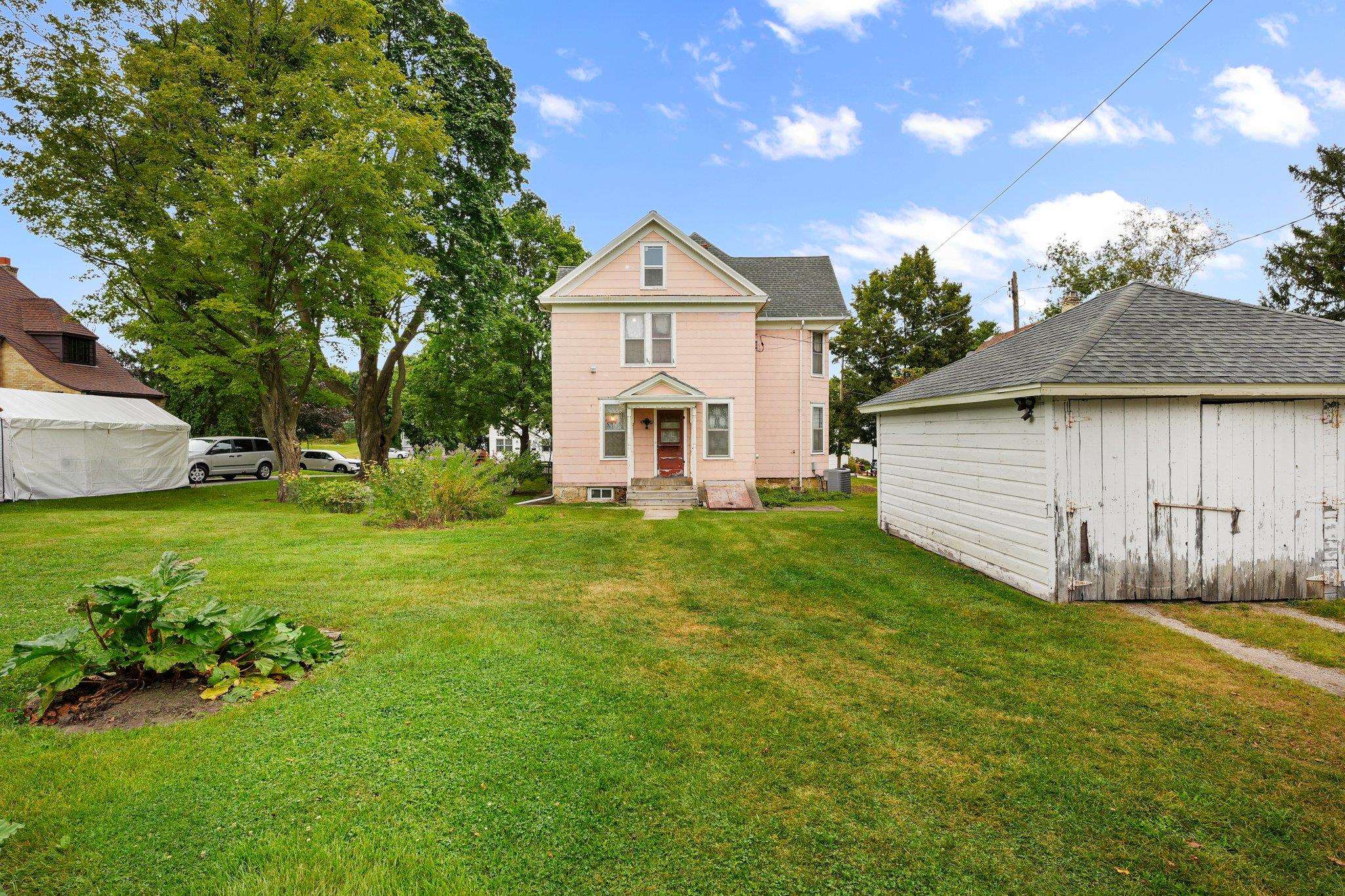 317 W Division Street