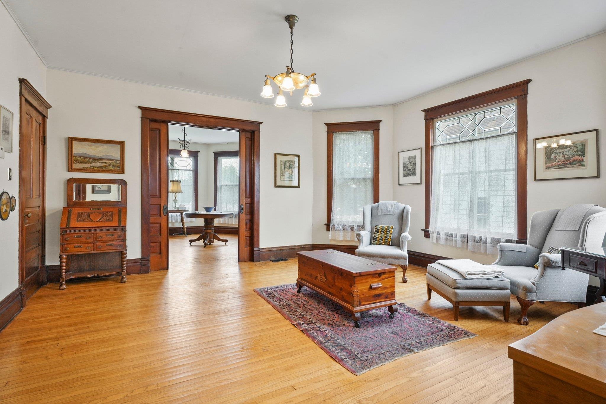 317 W Division Street