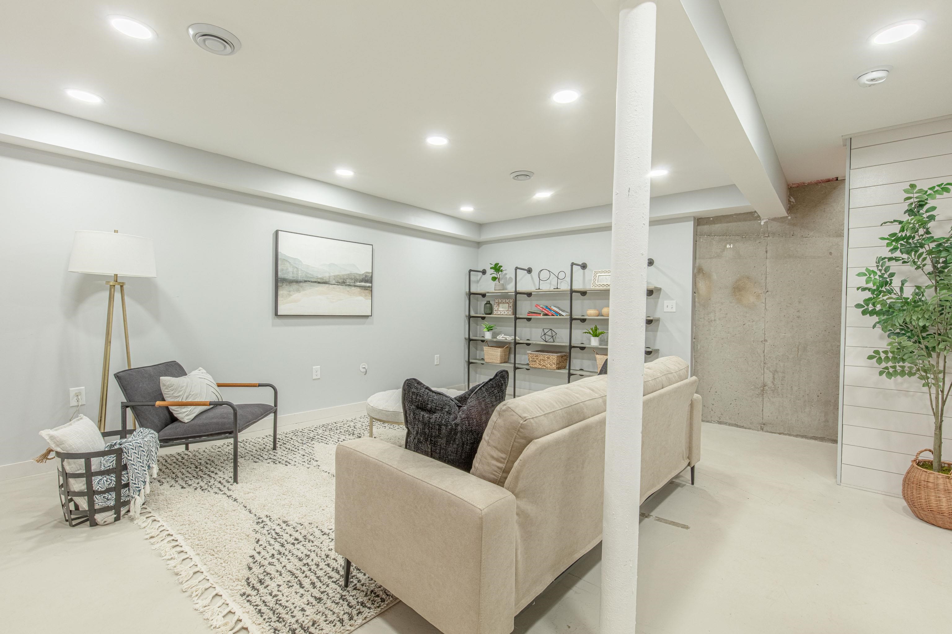 1009 Monica Lane