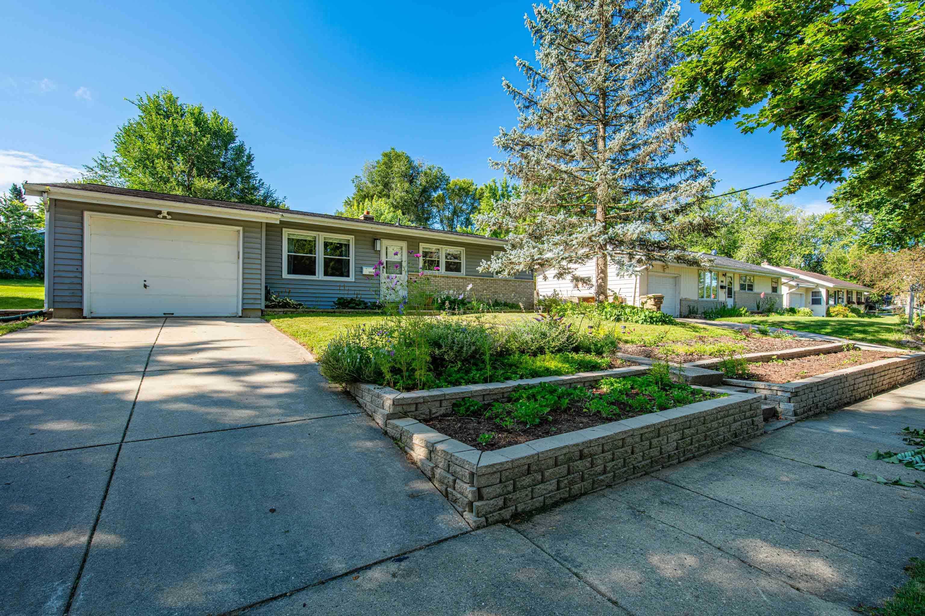1009 Monica Lane