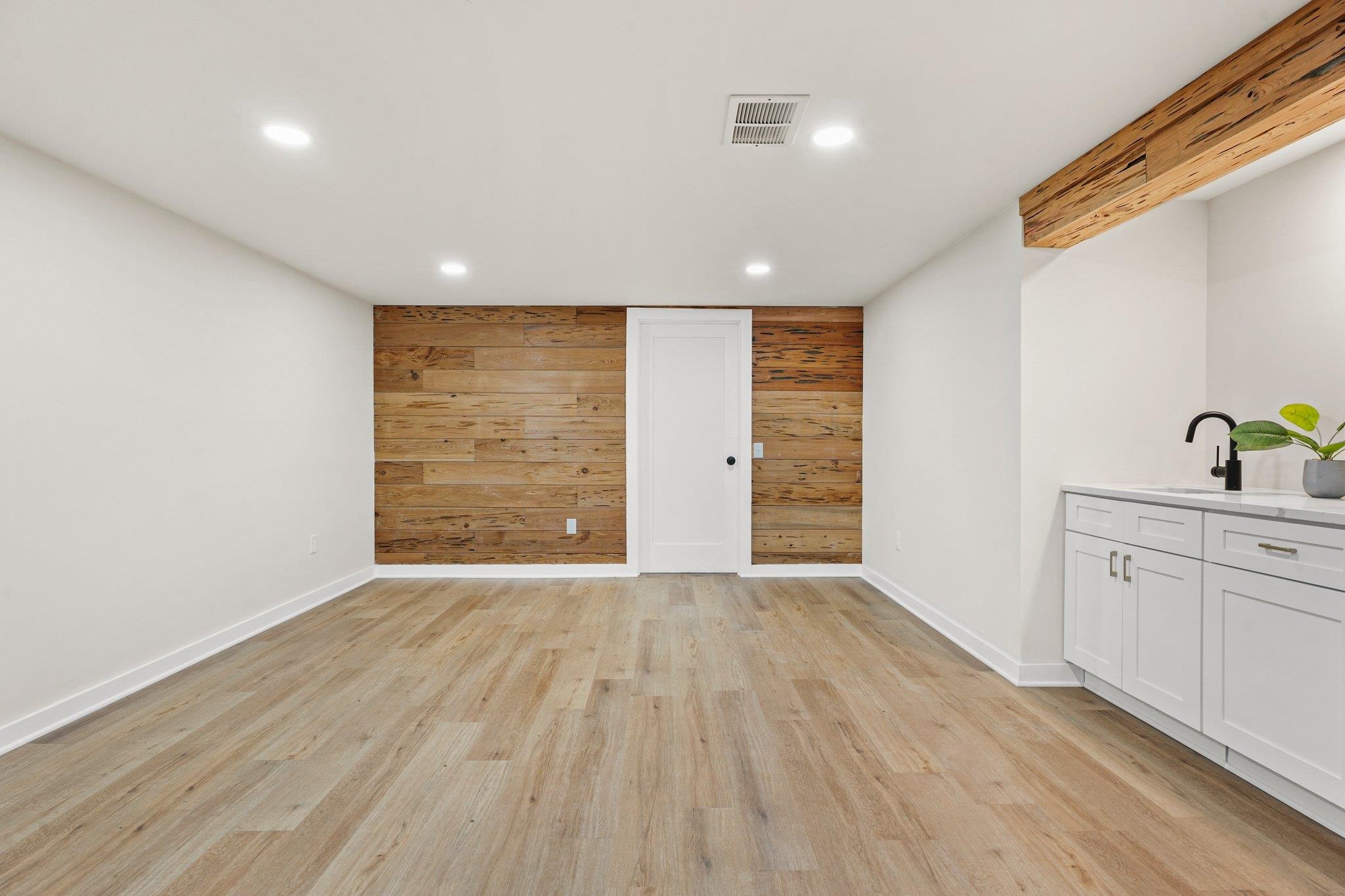 4609 Tokay Boulevard