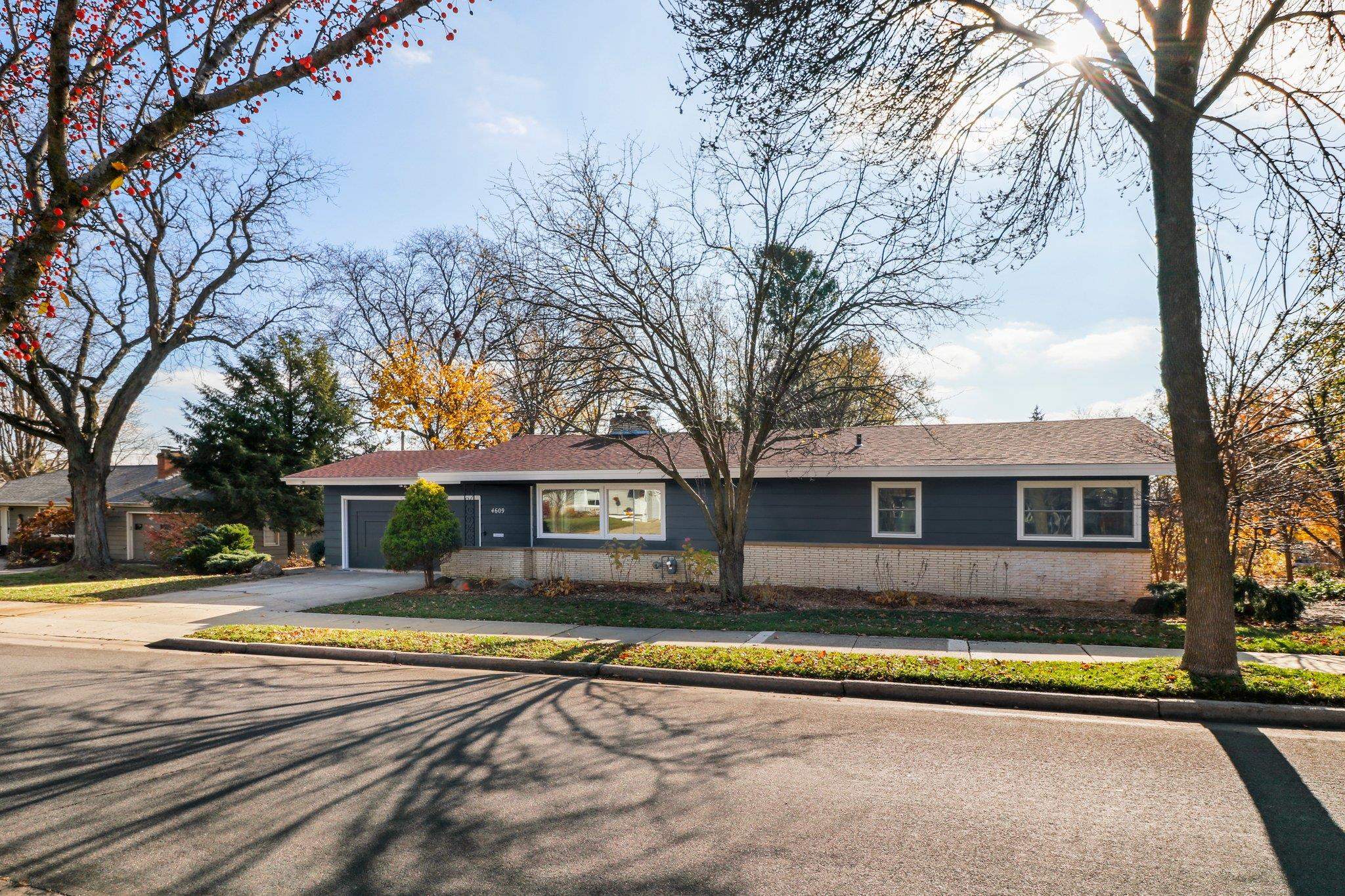 4609 Tokay Boulevard