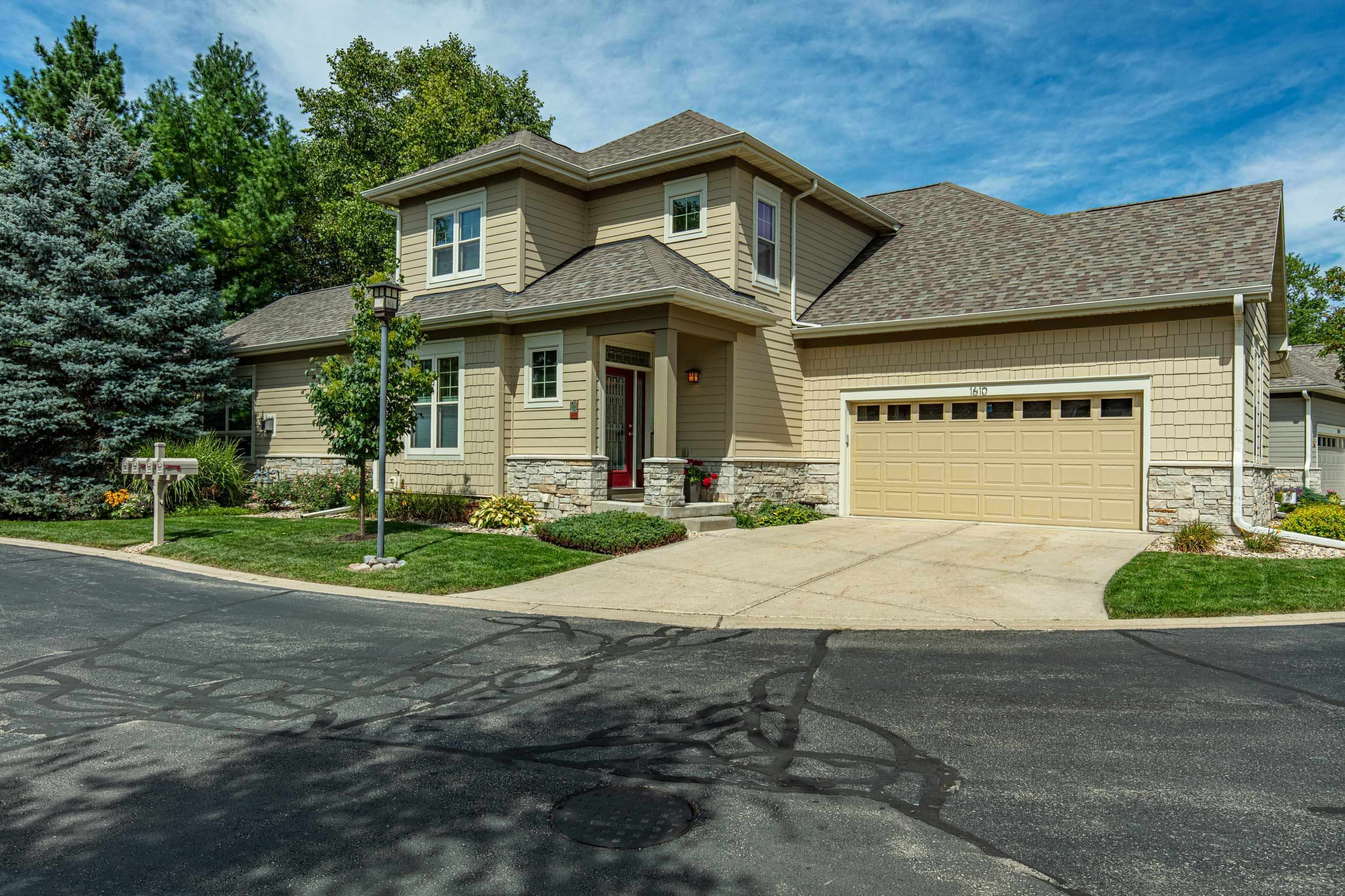 1610 Pond View Court