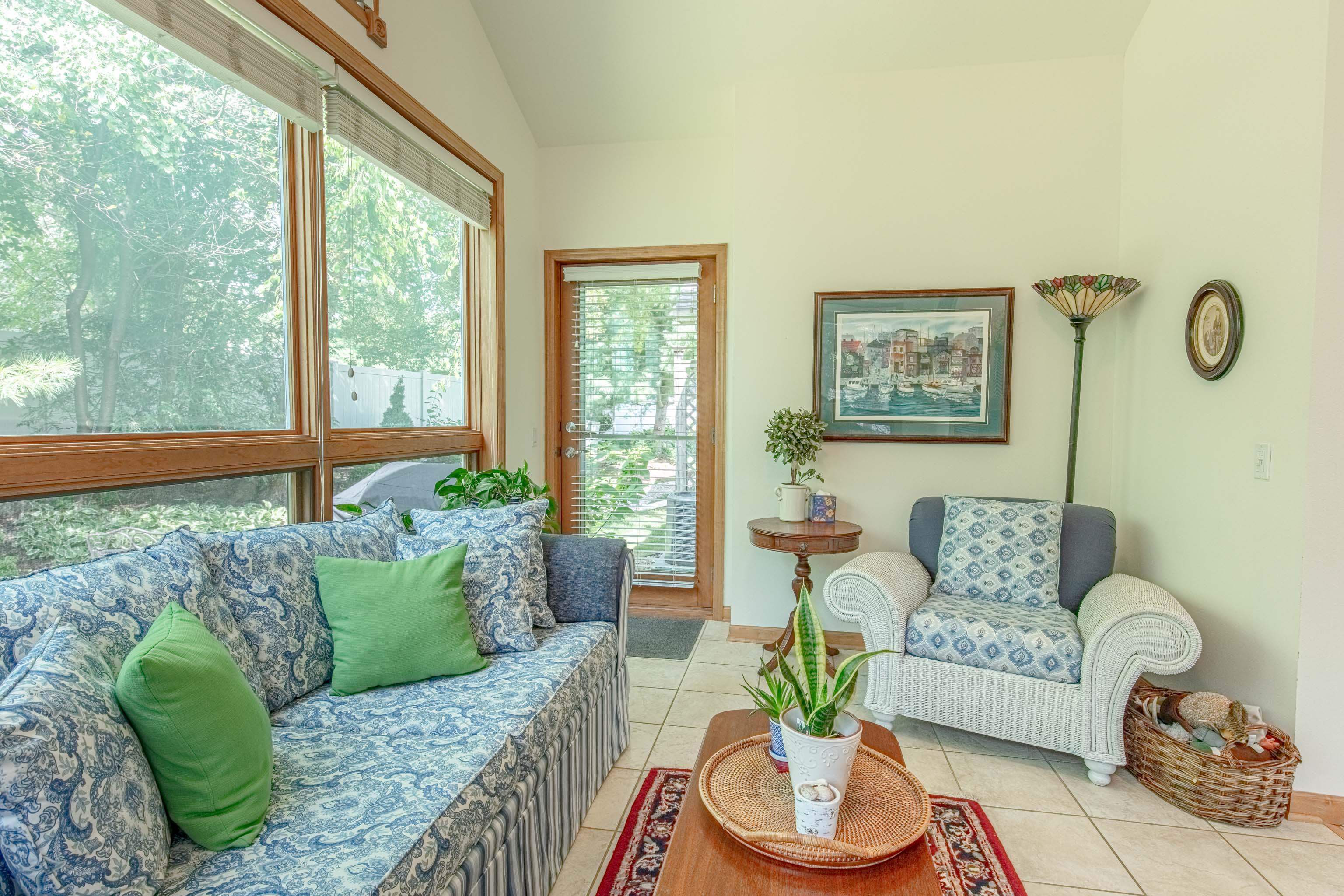 1610 Pond View Court