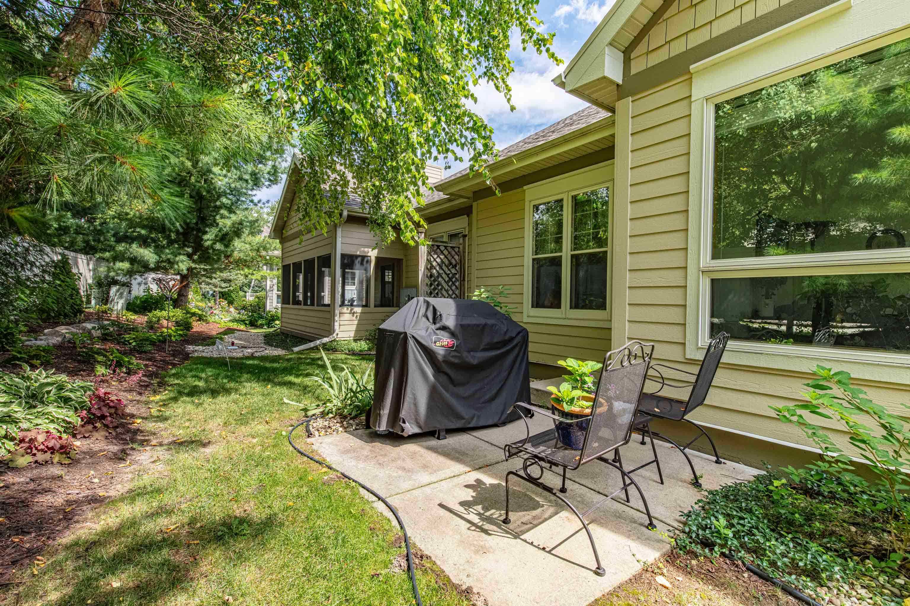 1610 Pond View Court