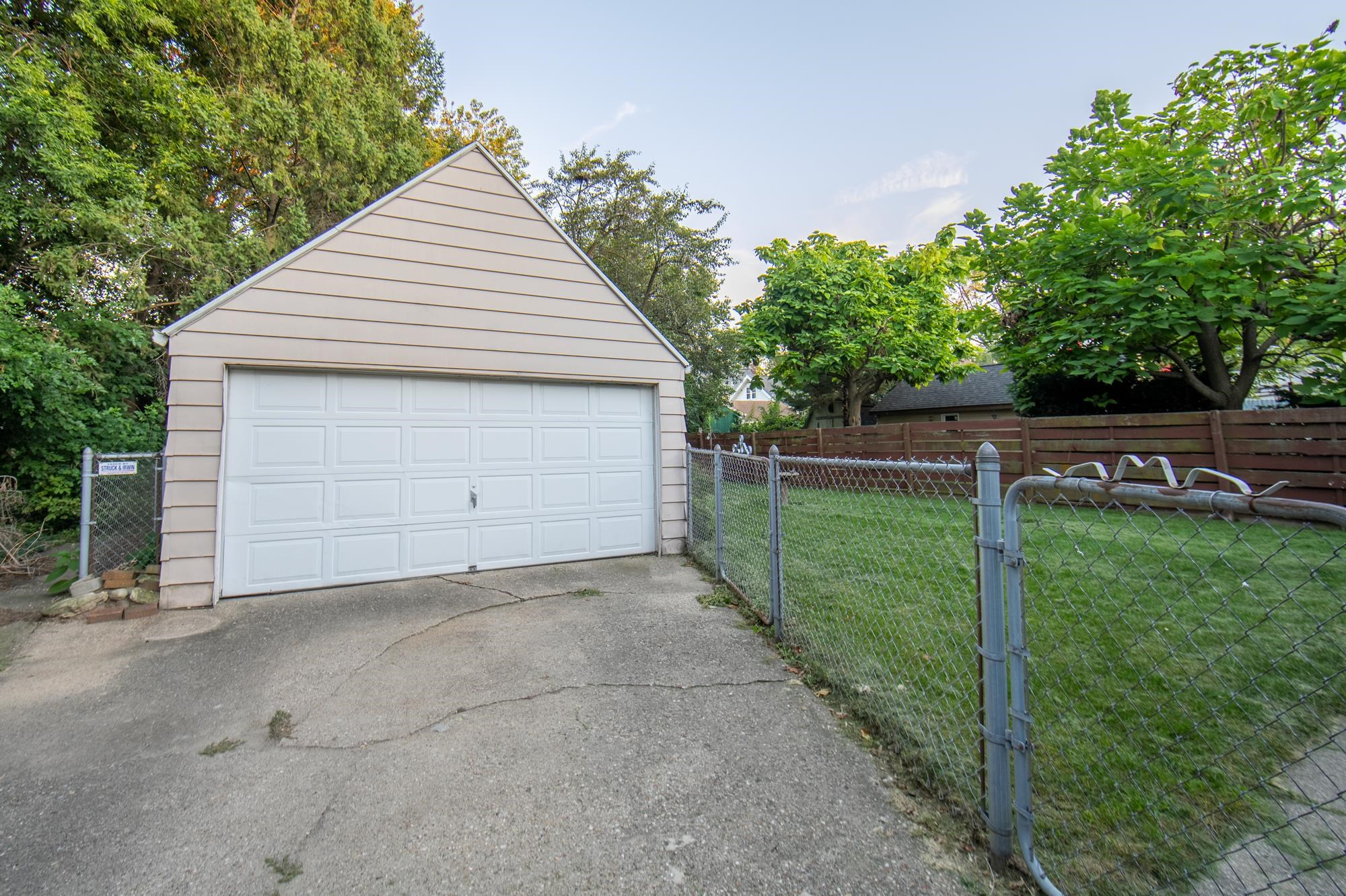 2015 E Johnson Street