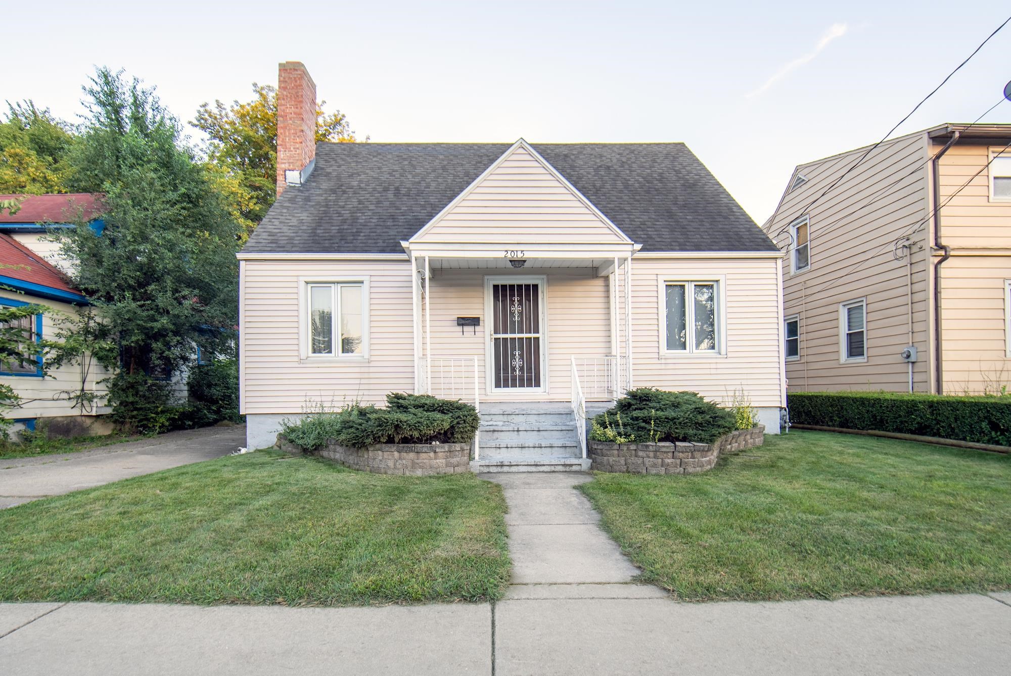 2015 E Johnson Street